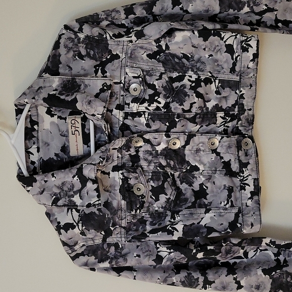 3/$30 AUTHENTIC 579 JEANSWEAR Floral Camouflage Midriff Cropped Baddie Jacket - Picture 3 of 7